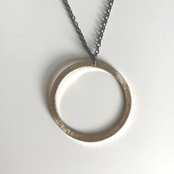 Kevia - Circle Pendant - Long Necklace - NEW! - Picture 2 of 2